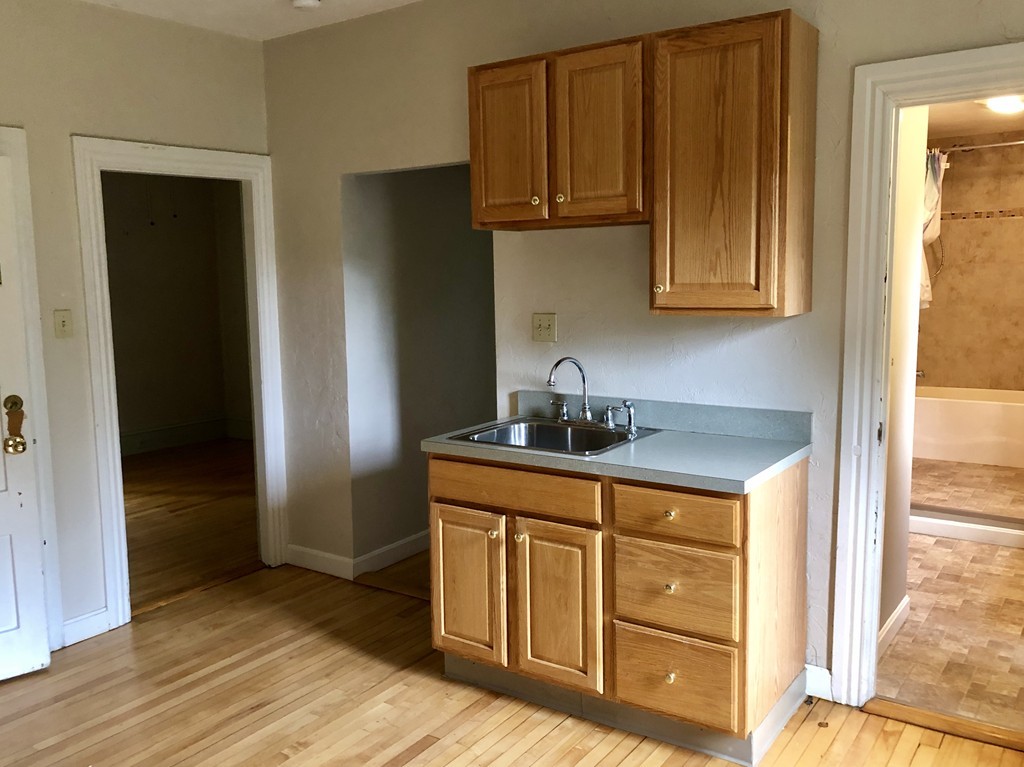 4 Stebbins Street Worcester, MA 01607 - Photo 4 of 31 Gallery Image 4