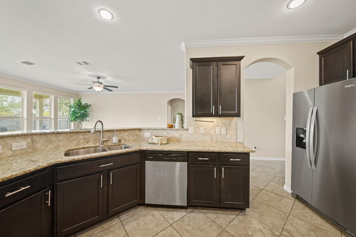 13230 Dover Bluff Drive Rosharon, TX 77583 - Photo 14 of 33 Tons of Space