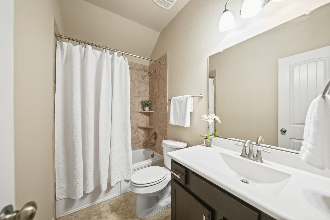 13230 Dover Bluff Drive Rosharon, TX 77583 - Photo 25 of 33 Full Bath #2