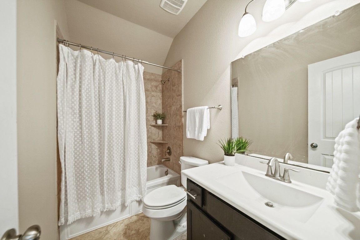 13230 Dover Bluff Drive Rosharon, TX 77583 - Photo 28 of 33 Full Bath #3