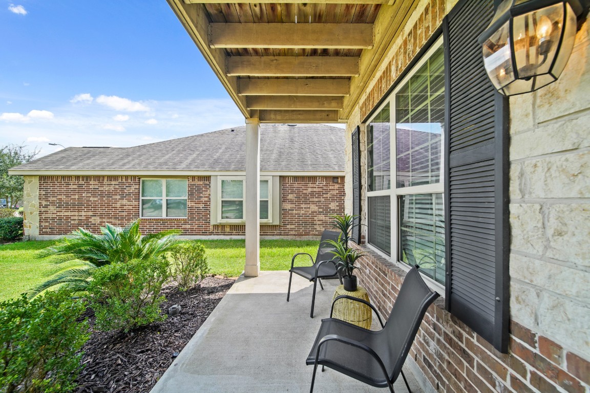 13230 Dover Bluff Drive Rosharon, TX 77583 - Photo 4 of 33 Covered front porch