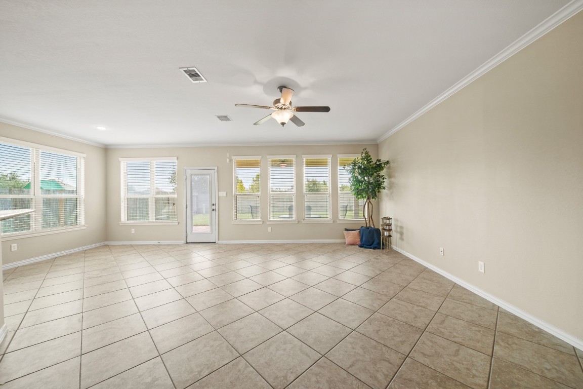 13230 Dover Bluff Drive Rosharon, TX 77583 - Photo 9 of 33 Large family room