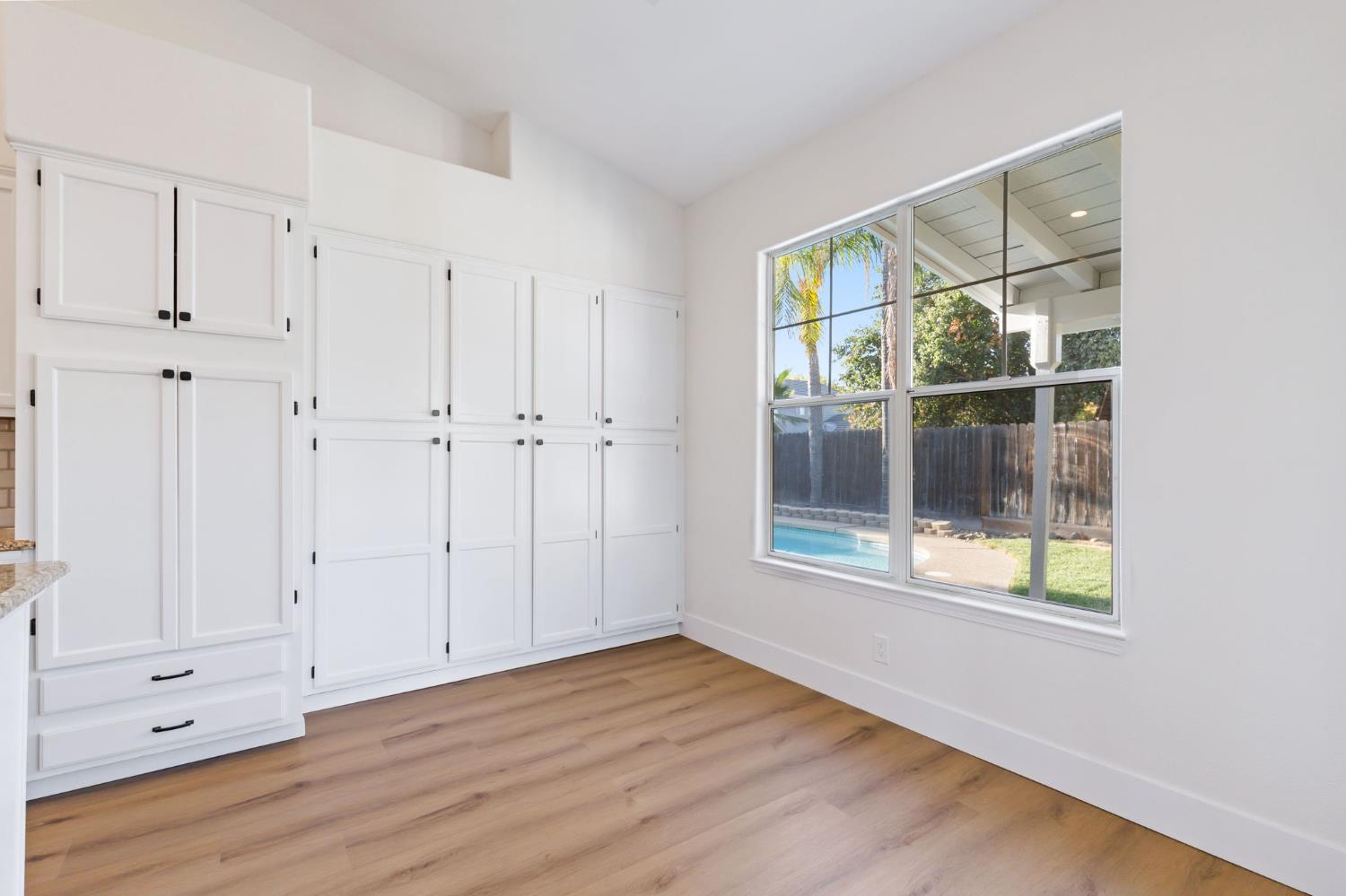 2337 Wrenwood Avenue Clovis, CA 93611 - Photo 15 of 44 Dining room