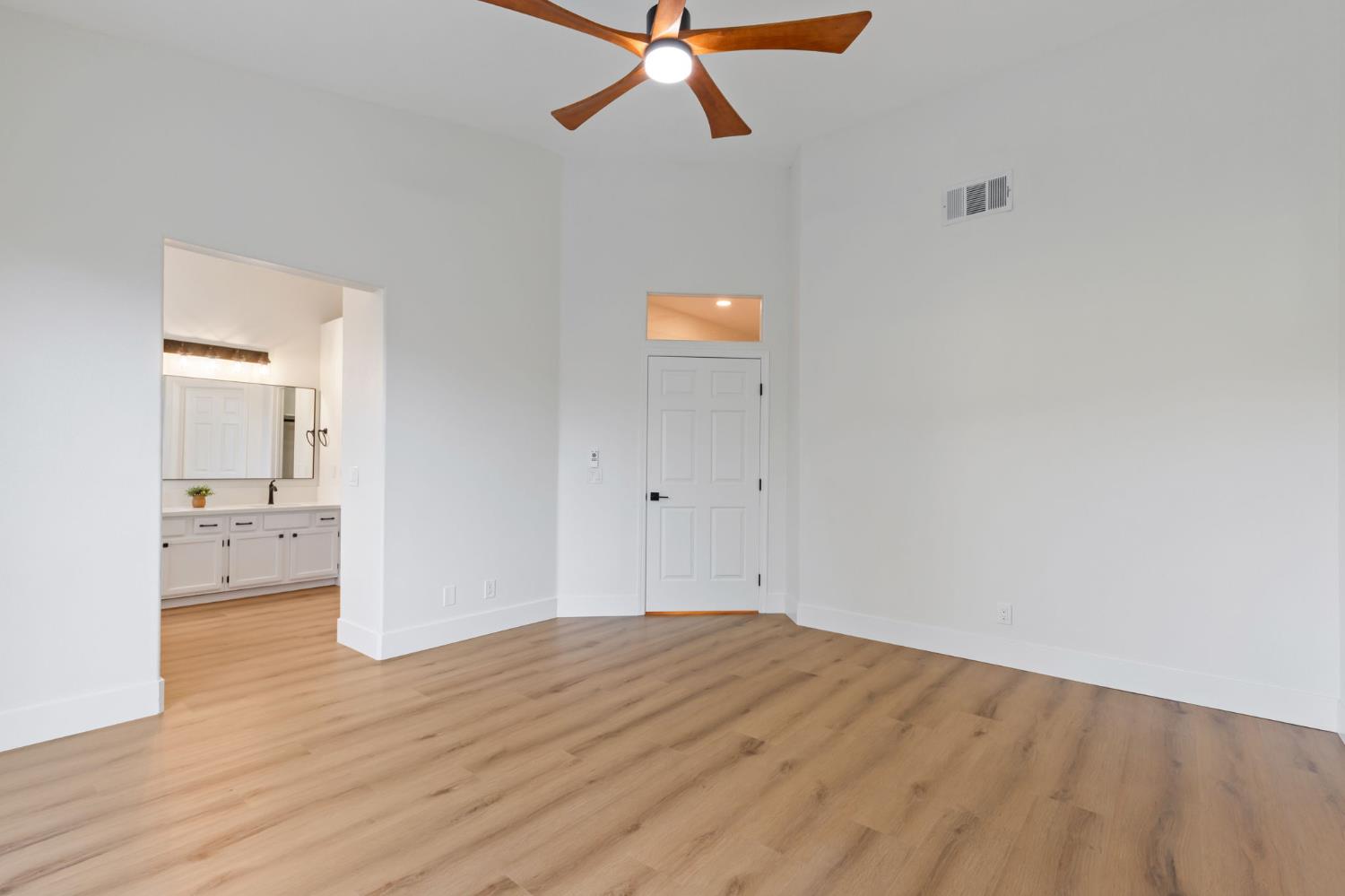 2337 Wrenwood Avenue Clovis, CA 93611 - Photo 17 of 44 Primary Bedroom 1