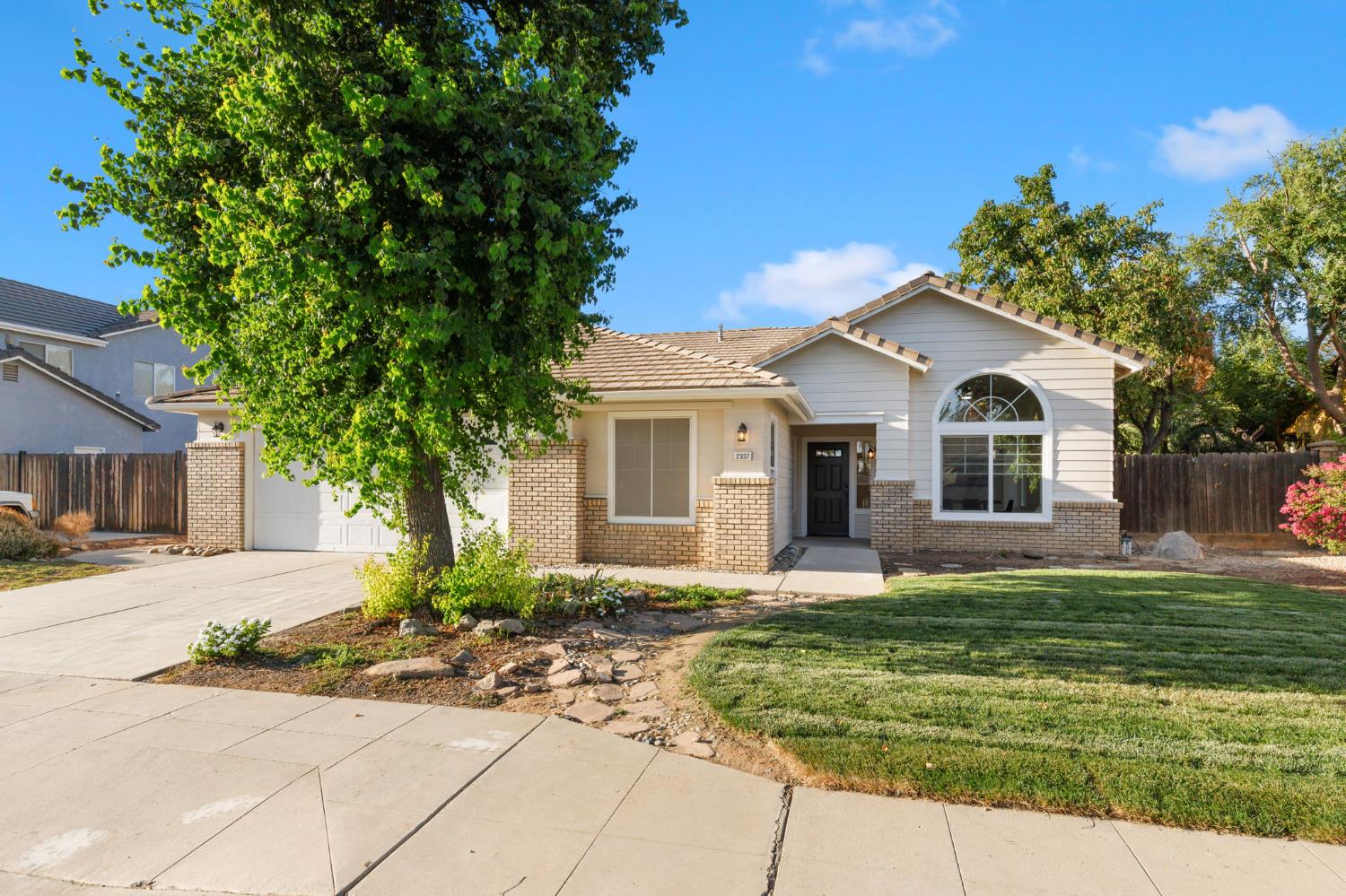 2337 Wrenwood Avenue Clovis, CA 93611 - Photo 2 of 44 Front Exterior