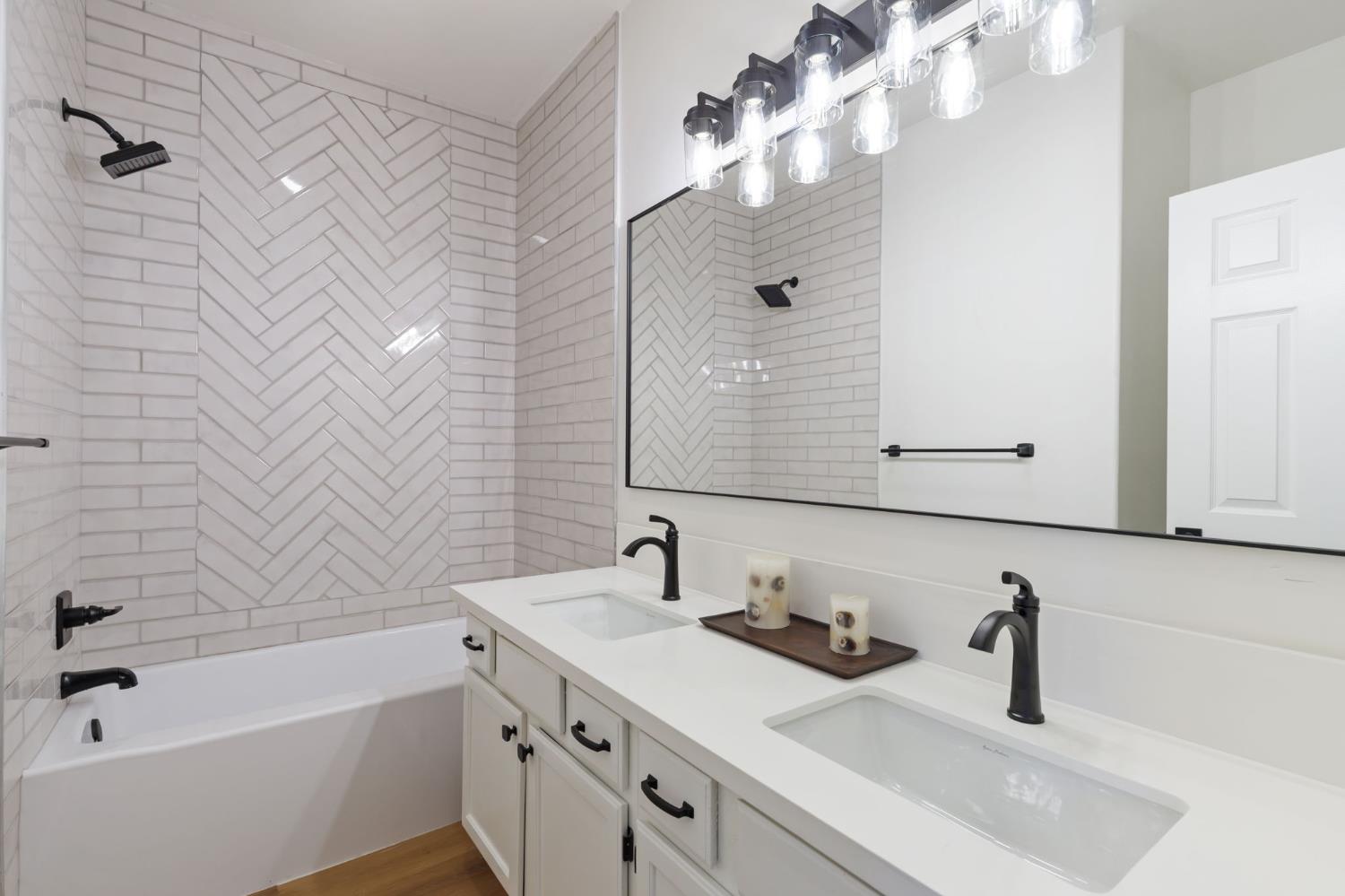 2337 Wrenwood Avenue Clovis, CA 93611 - Photo 25 of 44 Bathroom 2