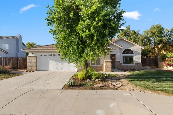 $575,000 | 2337 Wrenwood Avenue, Clovis, CA 93611