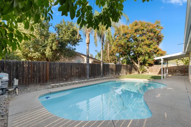 $590,000 | 2337 Wrenwood Avenue, Clovis, CA 93611