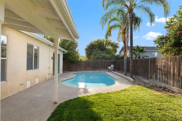 $590,000 | 2337 Wrenwood Avenue, Clovis, CA 93611