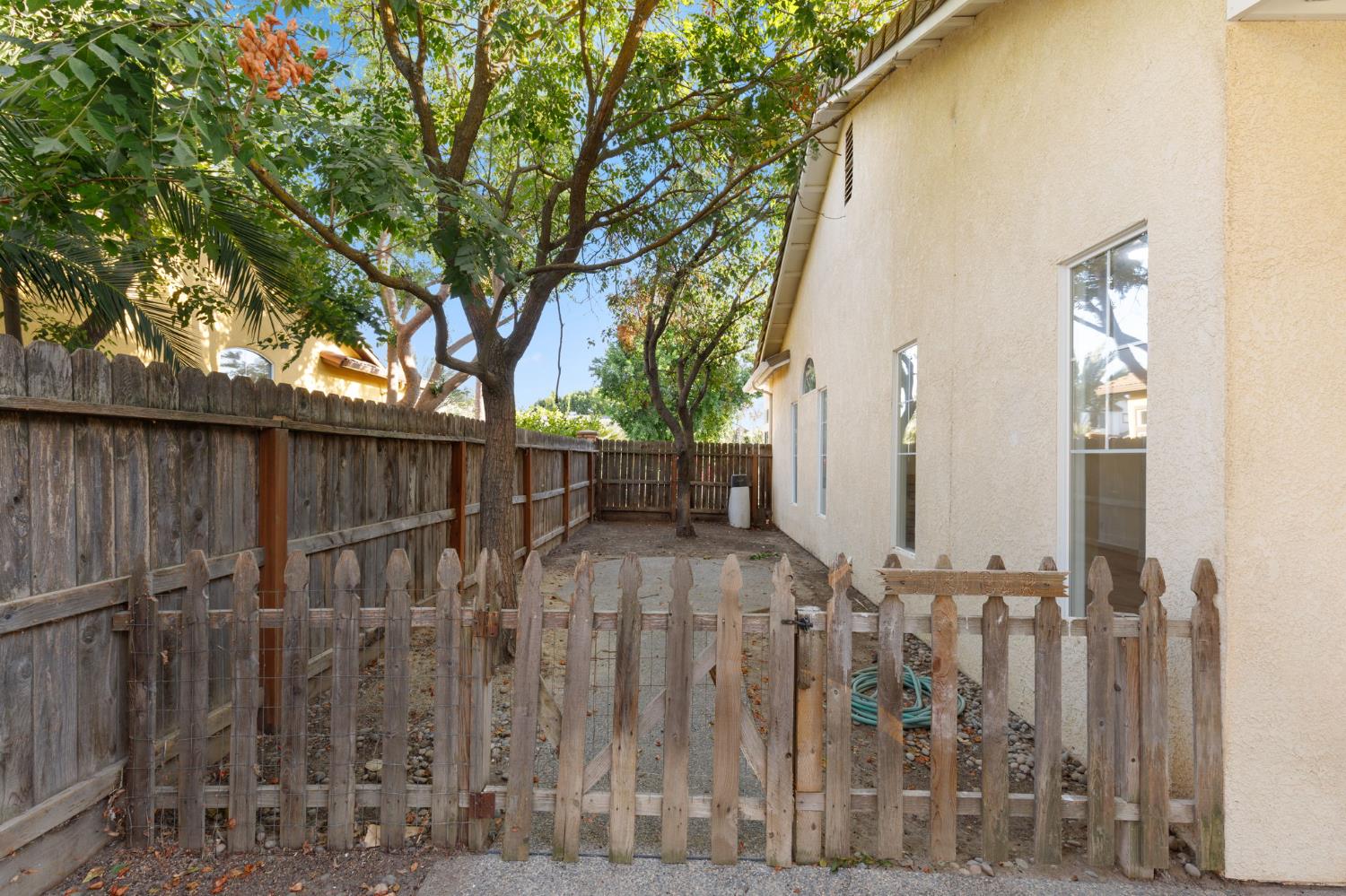 2337 Wrenwood Avenue Clovis, CA 93611 - Photo 34 of 44 Sideyard 2