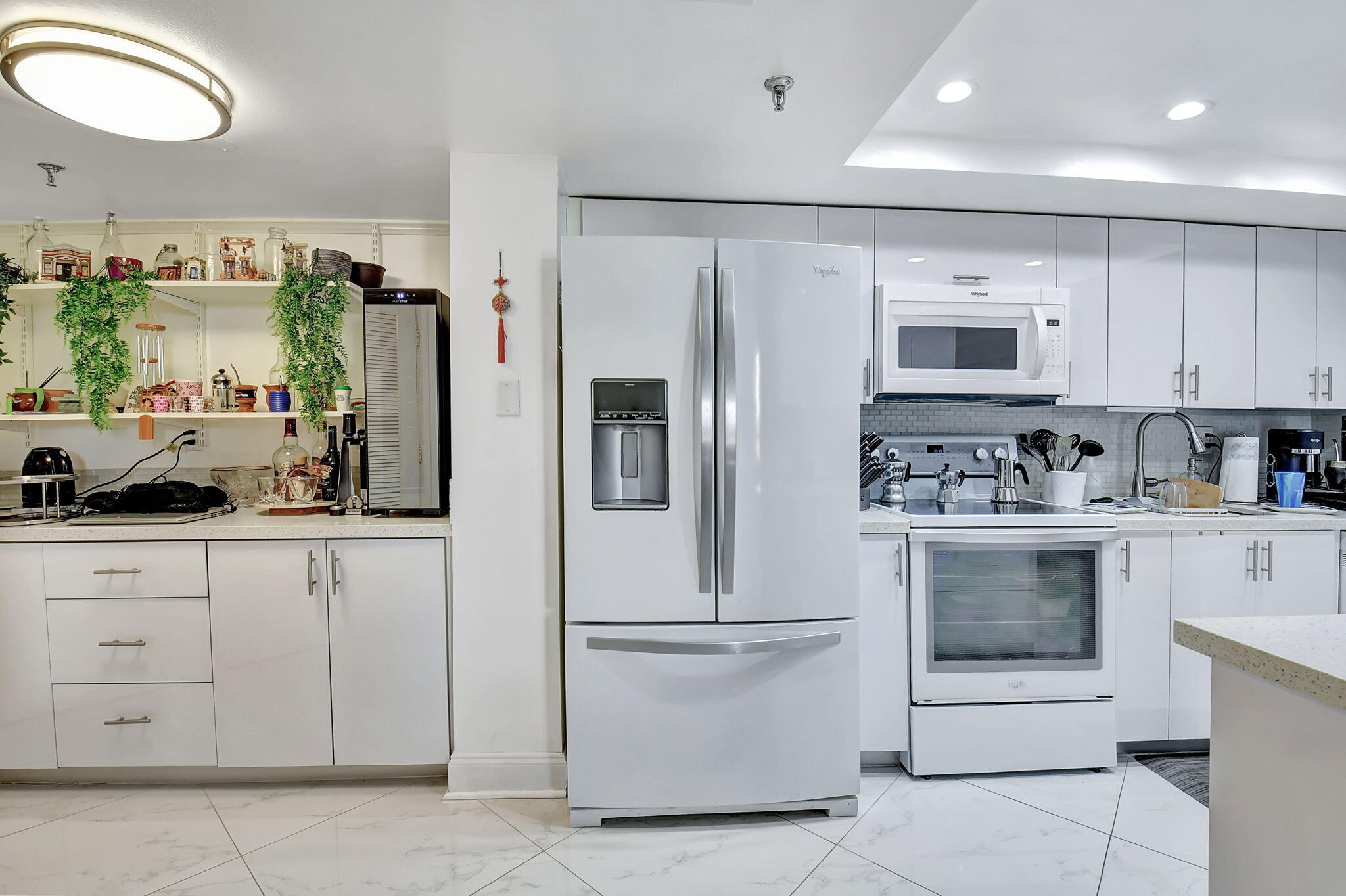 6463 La Costa Drive, Unit 401 Boca Raton, FL 33433 - Photo 4 of 14 Kitchen