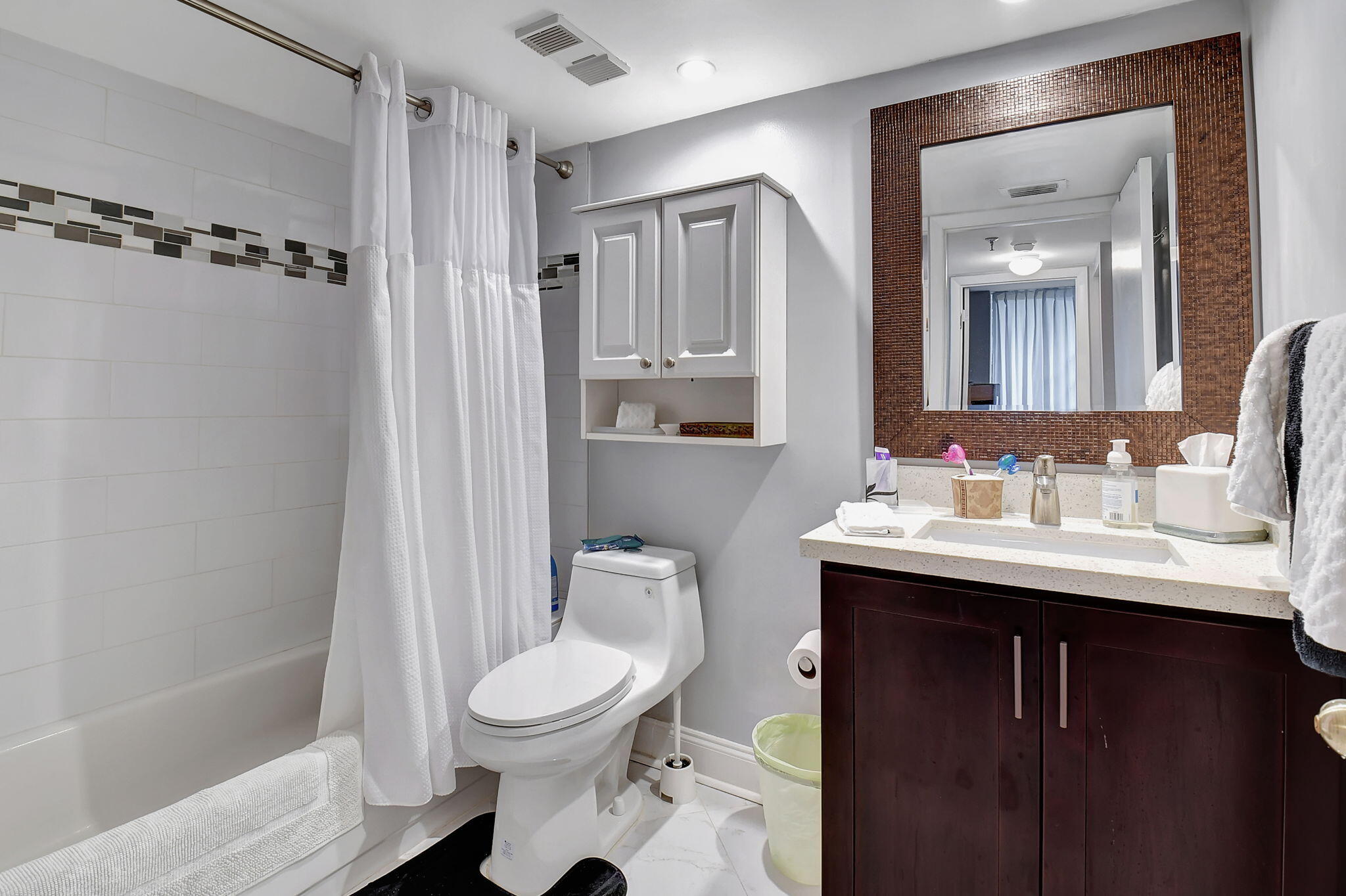 6463 La Costa Drive, Unit 401 Boca Raton, FL 33433 - Photo 7 of 14 Guest Bath