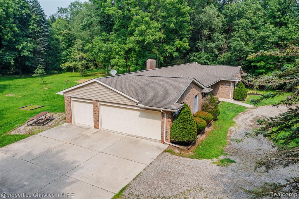 13725 Randy Lane Milford, MI 48380 - Photo 46 of 49 Gallery Image 46