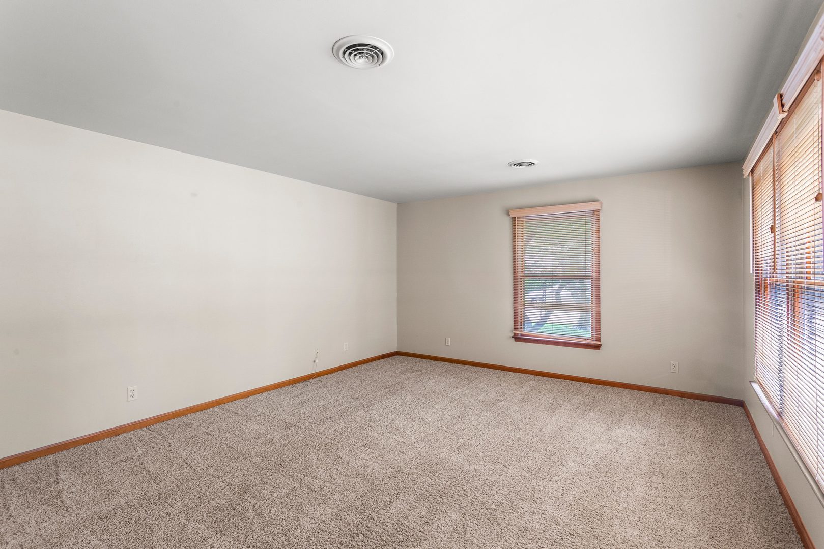 2104 Doubletree Lane Champaign, IL 61822 - Photo 14 of 47