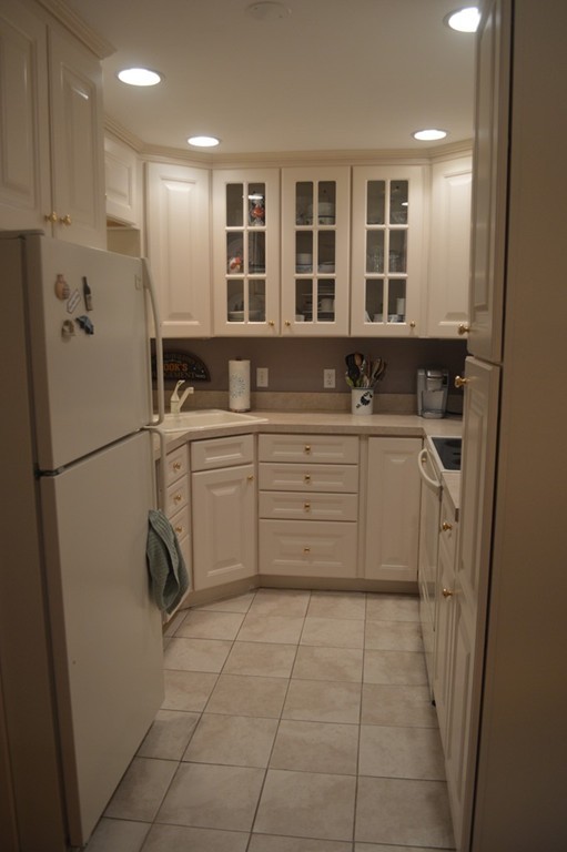 64 Jacqueline Road, Unit 5 Waltham, MA 02452 - Photo 3 of 10 a kitchen with stainless steel appliances granite countertop a refrigerator and a sink