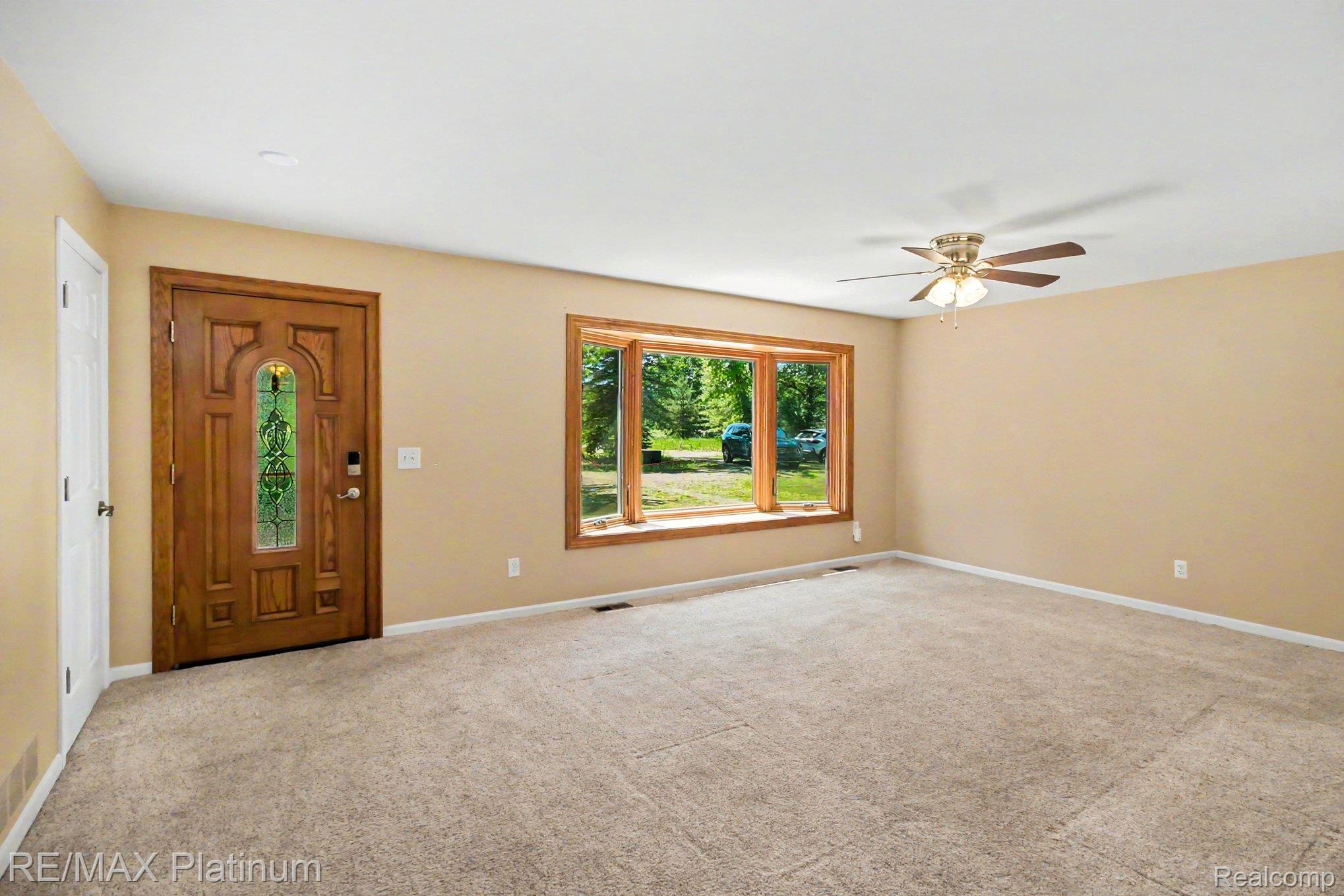 2647 Curdy Road Howell, MI 48855 - Photo 3 of 34 Living Room