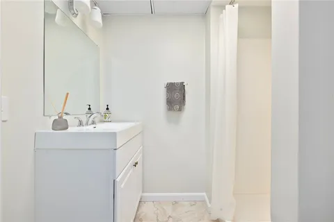 $2,295,000 | 5 Maloney Lane, Middletown, RI 02842