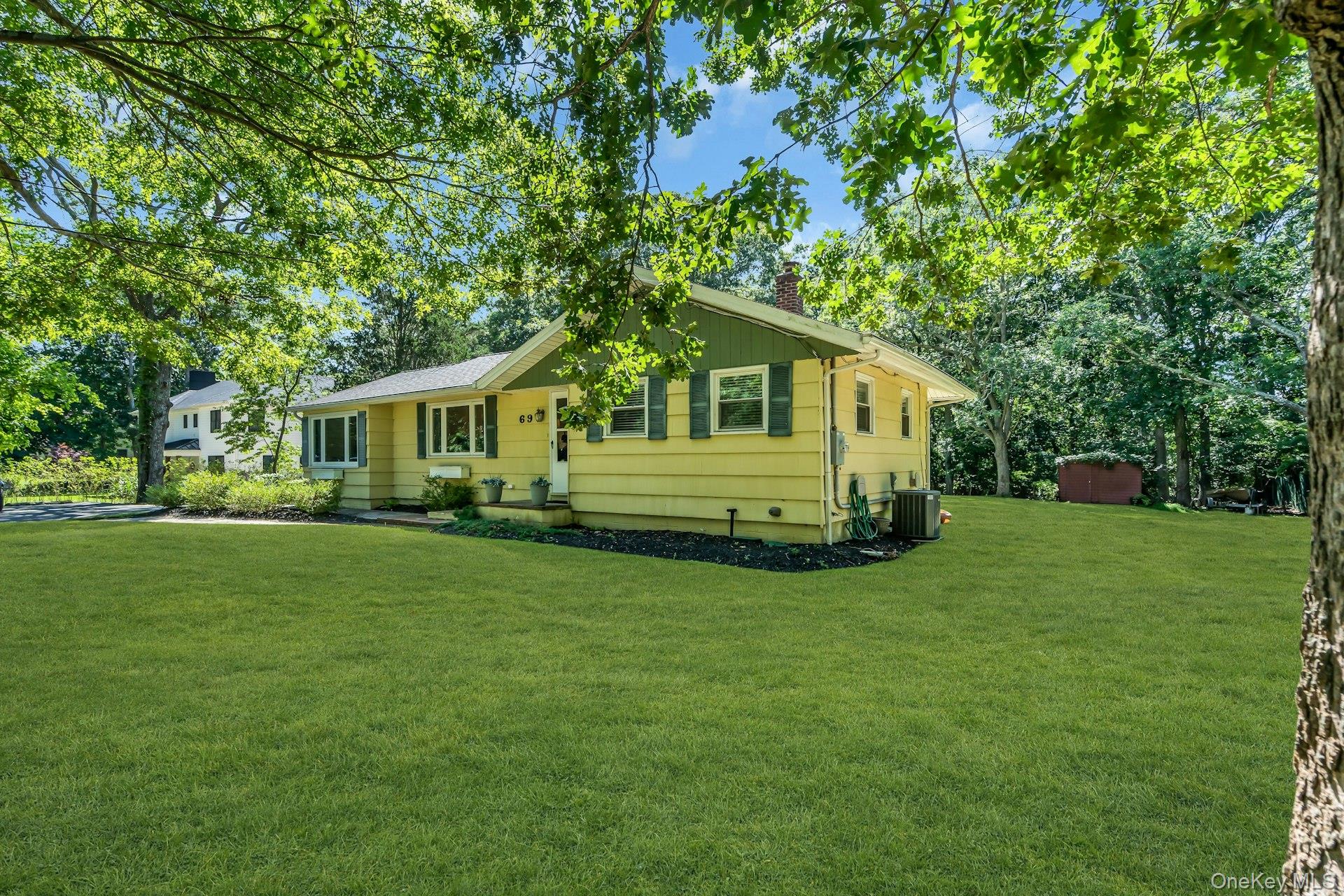 69 Squiretown Road Hampton Bays, NY 11946 - Photo 4 of 21 Gallery Image 4