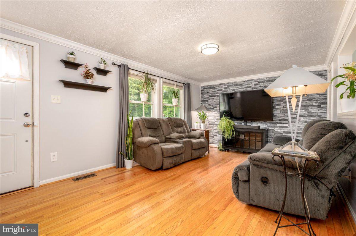 19 Robshire Manor Road Huntingtown, MD 20639 - Photo 4 of 39 Gallery Image 4