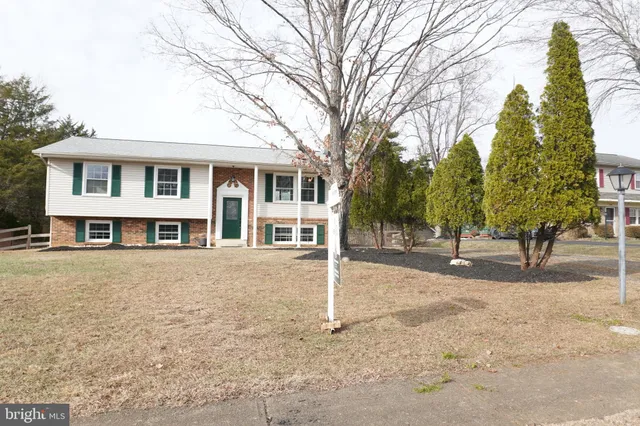 $599,999 | 7212 Princess Anne Court, Warrenton, VA 20187