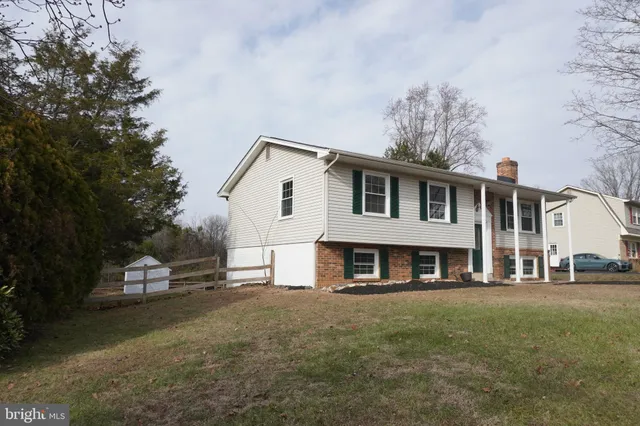 $599,999 | 7212 Princess Anne Court, Warrenton, VA 20187