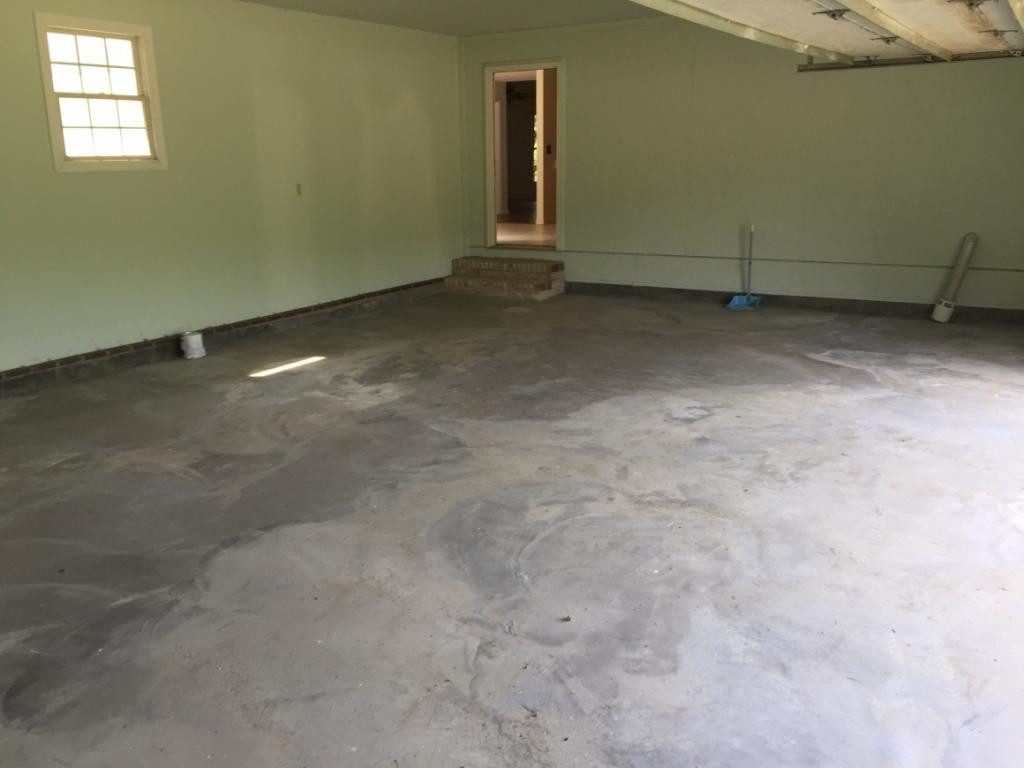 133 Blevins Hollow Road Elizabethton, TN 37643 - Photo 22 of 24 Double Car Garage