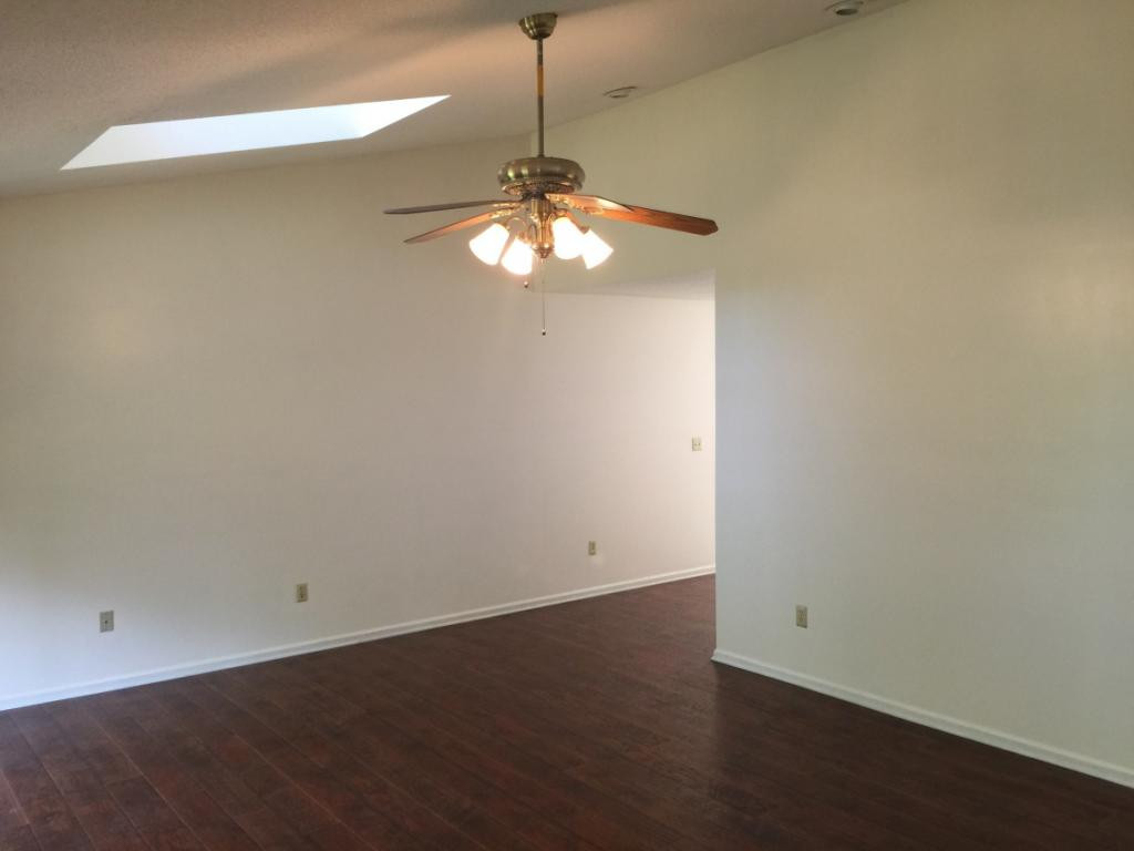 133 Blevins Hollow Road Elizabethton, TN 37643 - Photo 7 of 24 Living