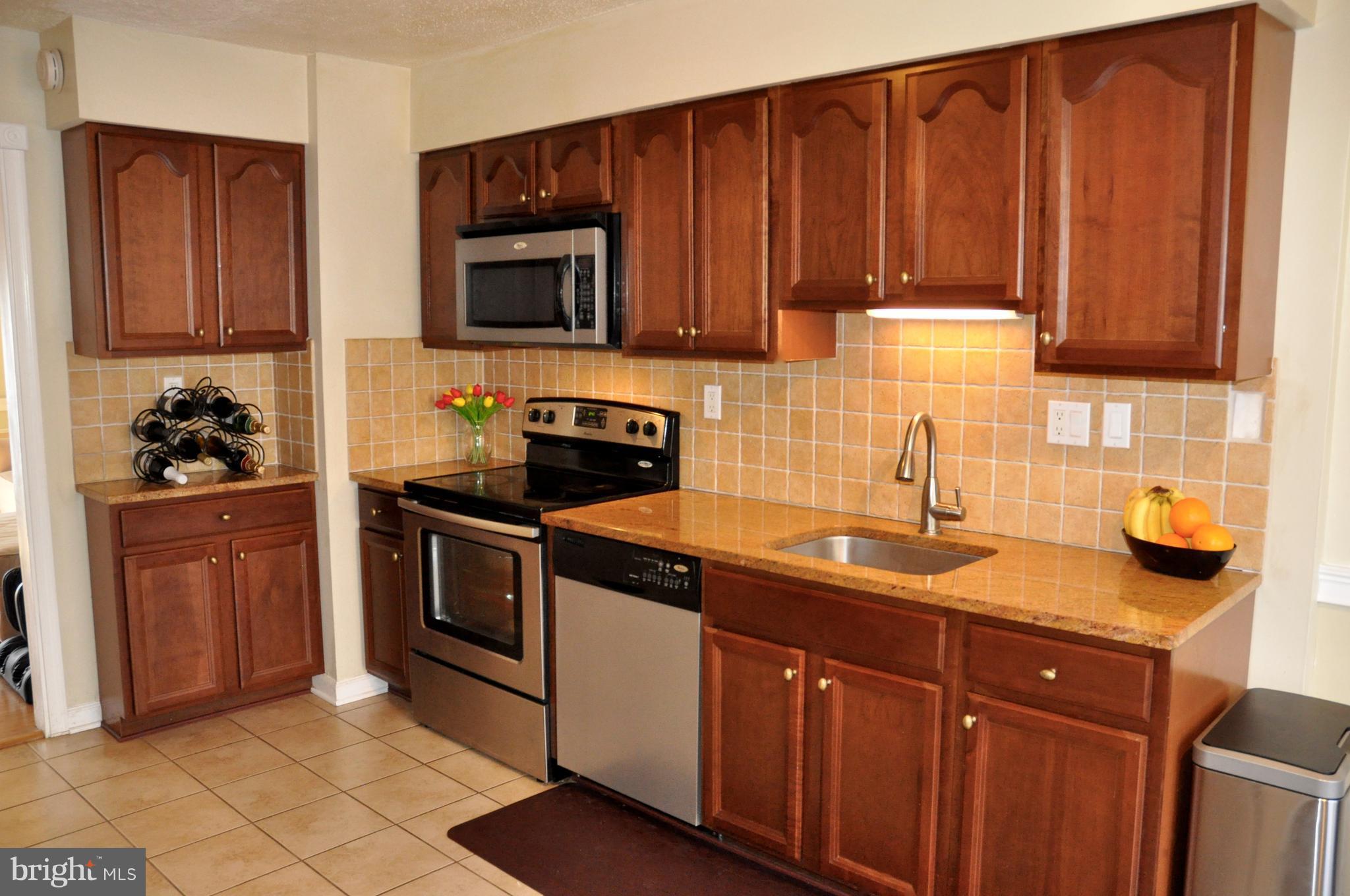2422 Southgate Square Reston, VA 20191 - Photo 1 of 25 Kitchen