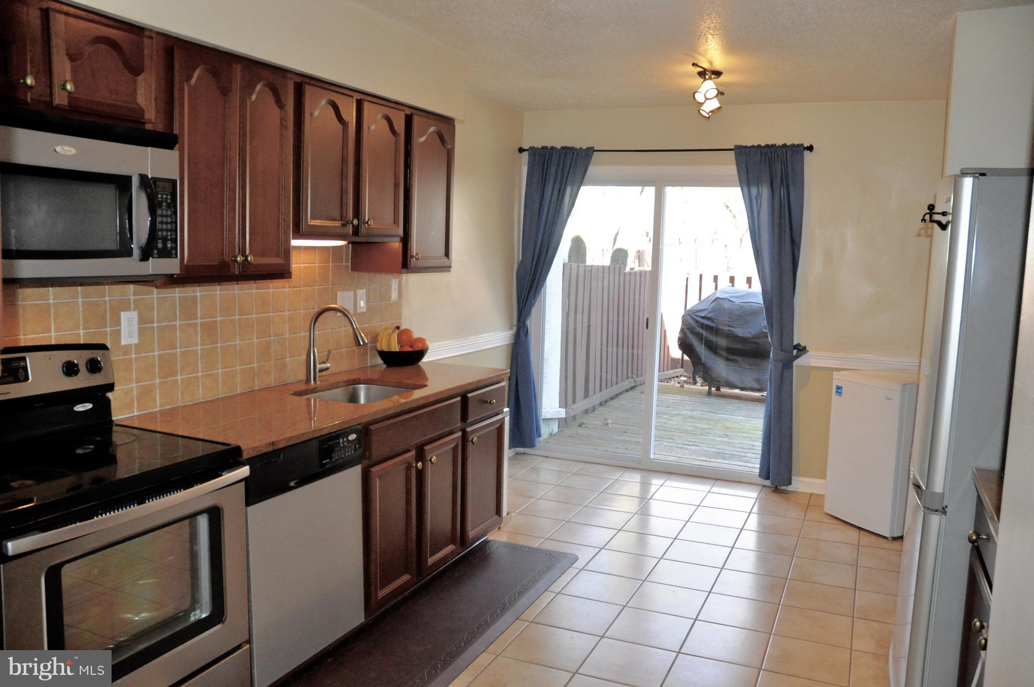 2422 Southgate Square Reston, VA 20191 - Photo 2 of 25 Kitchen