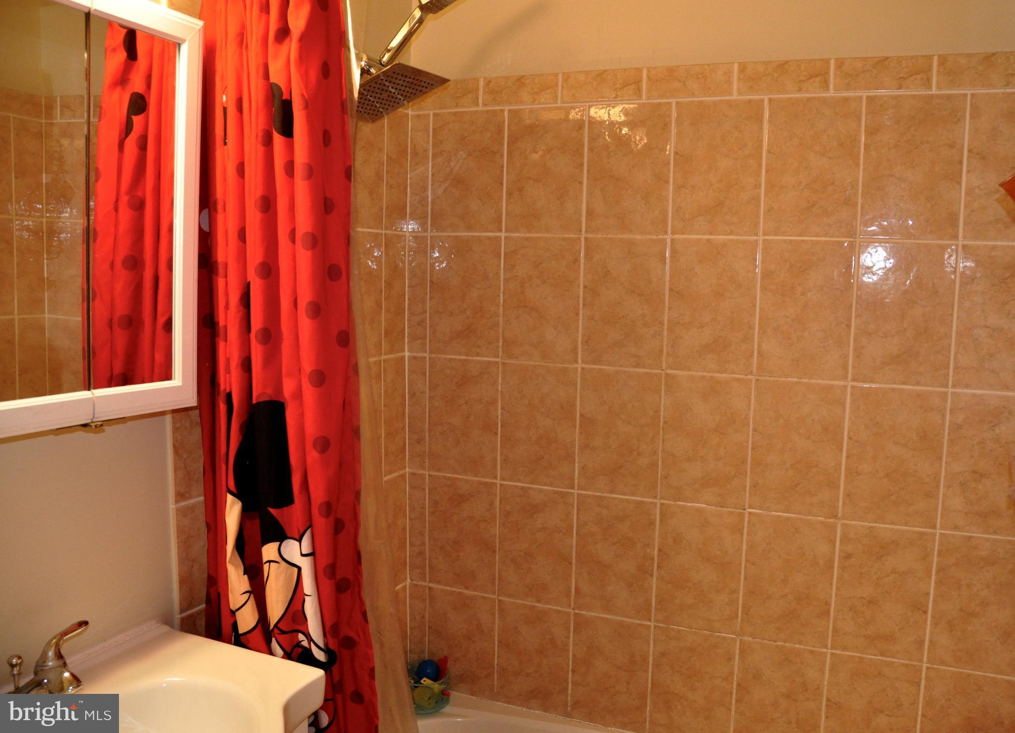 2422 Southgate Square Reston, VA 20191 - Photo 13 of 25 Bath