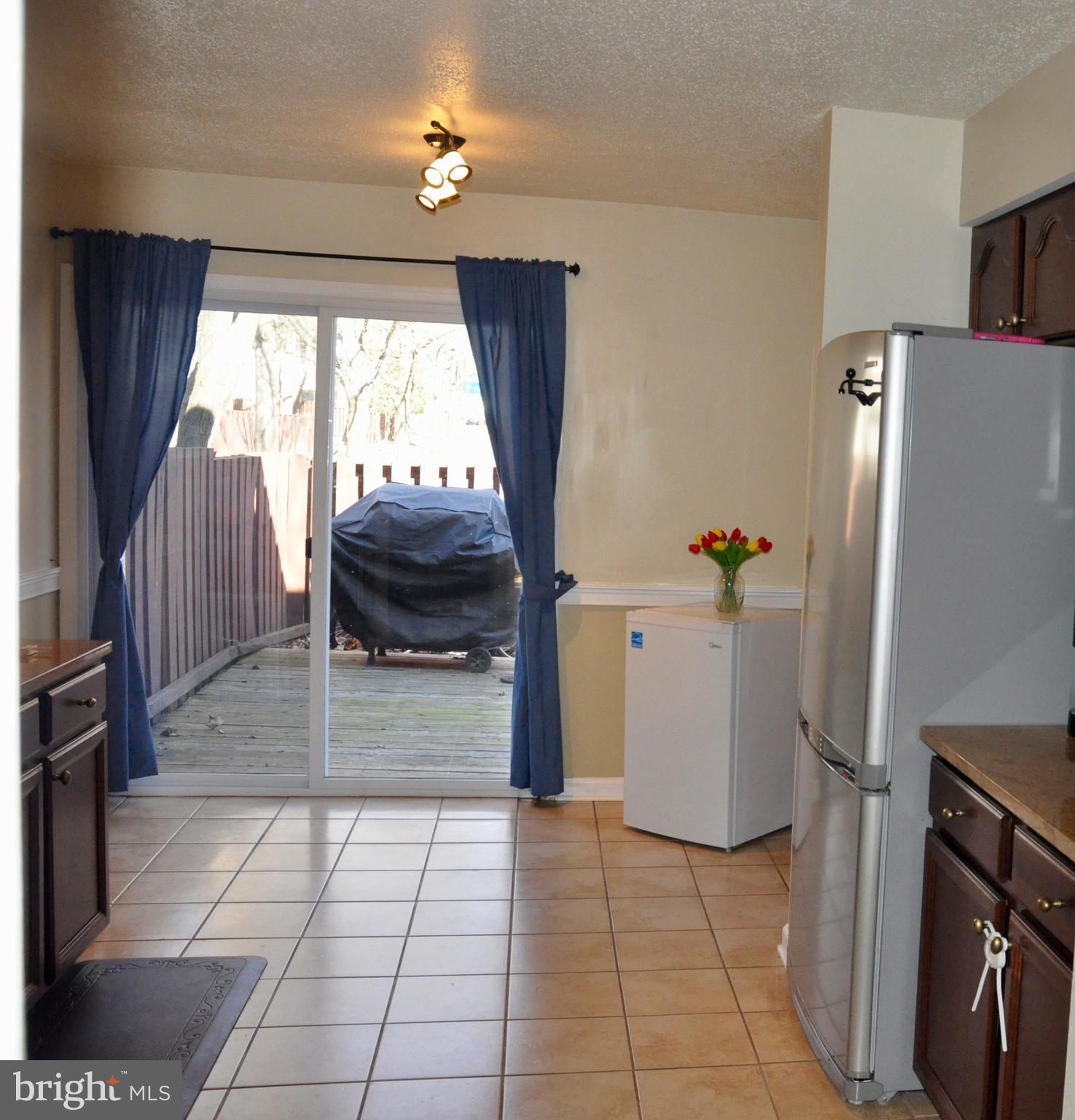 2422 Southgate Square Reston, VA 20191 - Photo 4 of 25 Kitchen