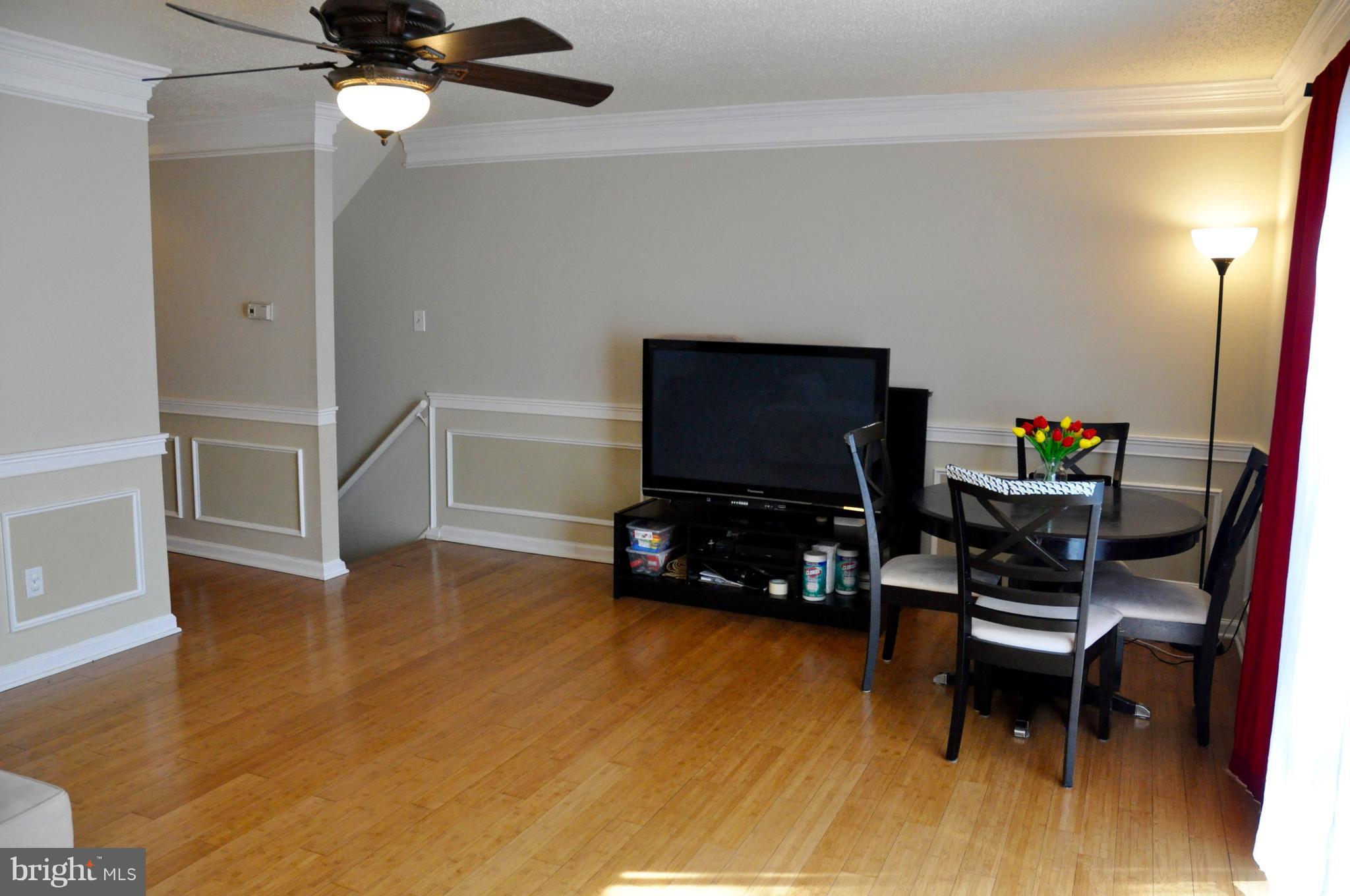 2422 Southgate Square Reston, VA 20191 - Photo 5 of 25 Family Room