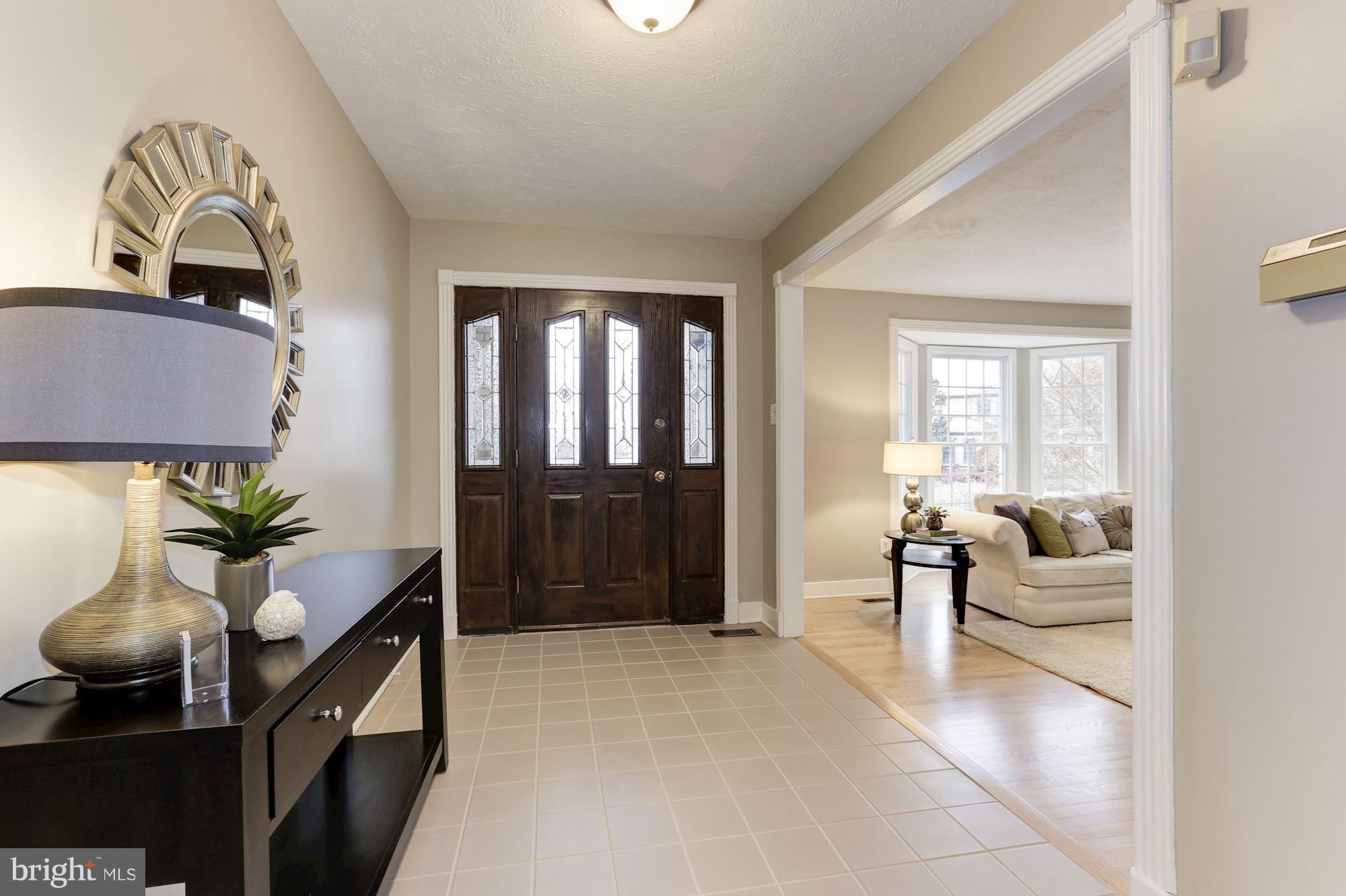 64 Rutherford Circle Sterling, VA 20165 - Photo 3 of 30 SPACIOUS TILED ENTRYWAY