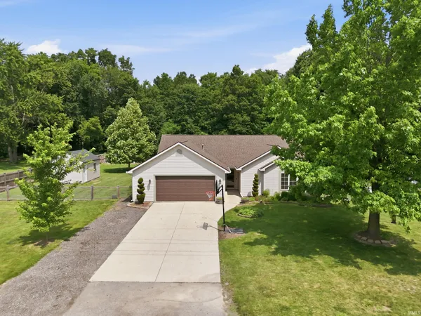 $379,900 | 2216 West Shoaff Road, Huntertown, IN 46748