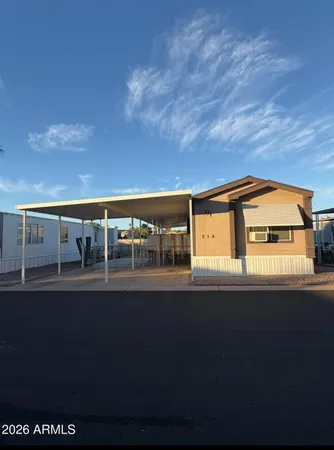 a view of houses with sky view