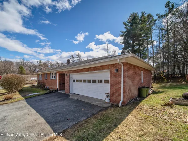 $325,000 | 377 East Chester Street, Kingston, NY 12401