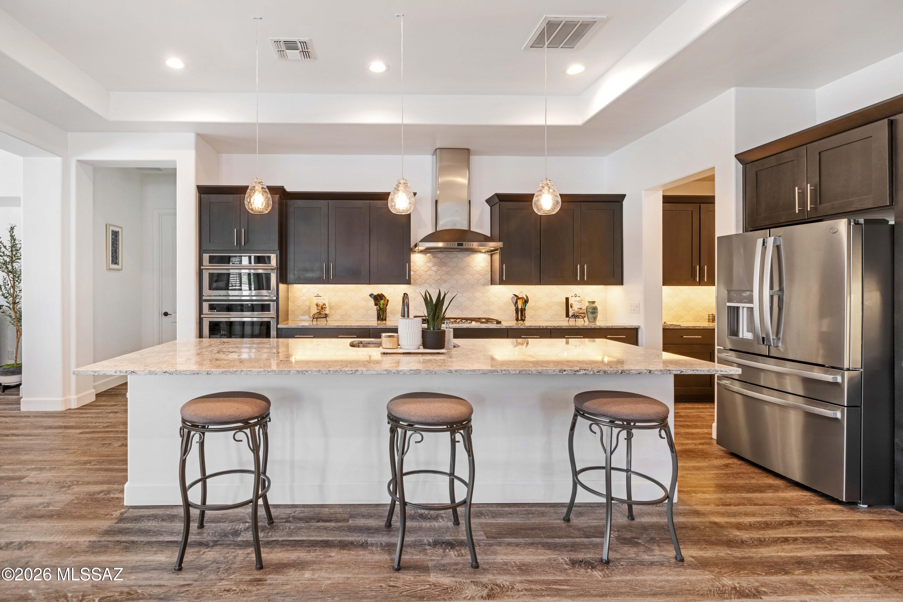 61827 East Quartzite Road Oracle, AZ 85623 - Photo 11 of 50 Grand Kitchen Island