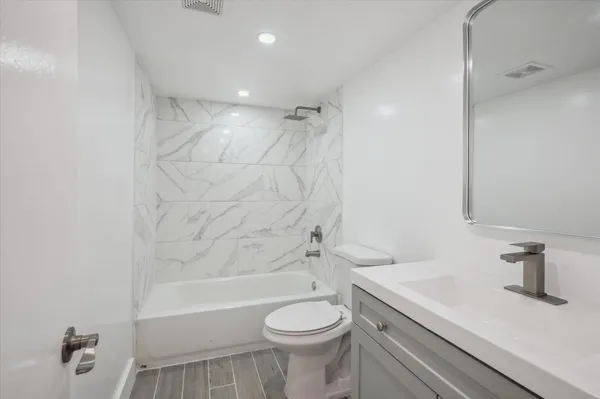 $266,000 | 141 Southeast 3rd Avenue, Unit 307, Dania Beach, FL 33004