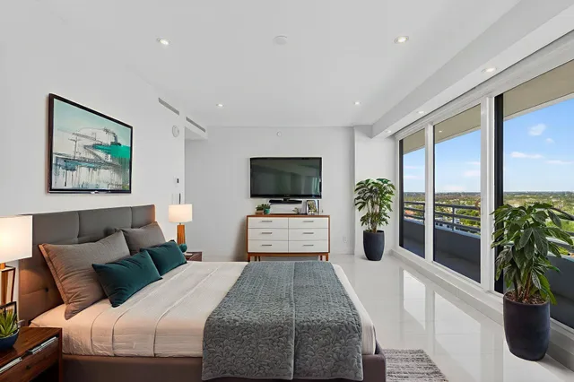 $5,500,000 | 1500 South Ocean Boulevard, Unit 1602, Boca Raton, FL 33432