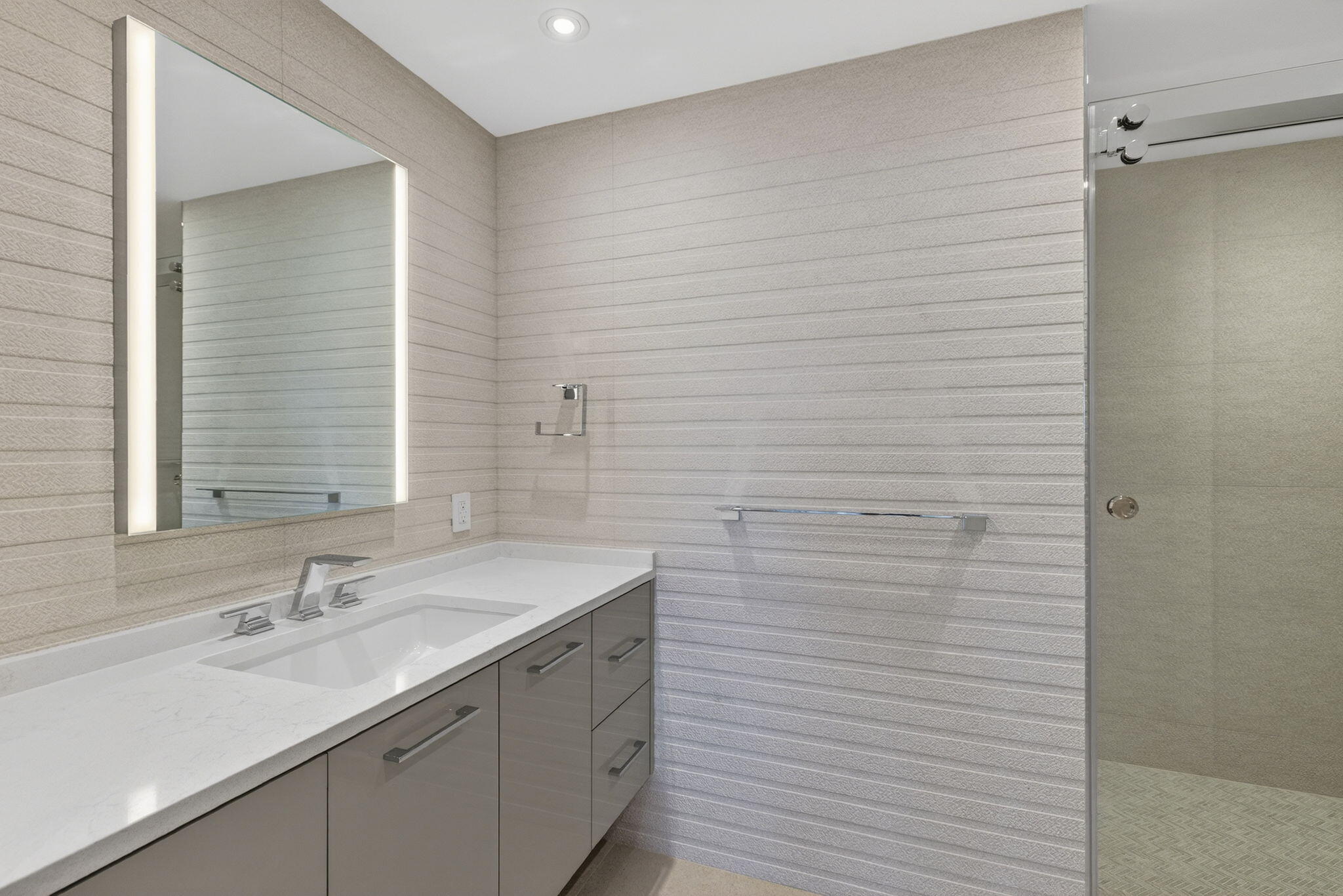 1500 South Ocean Boulevard, Unit 1602 Boca Raton, FL 33432 - Photo 43 of 88 Guest Bath 2