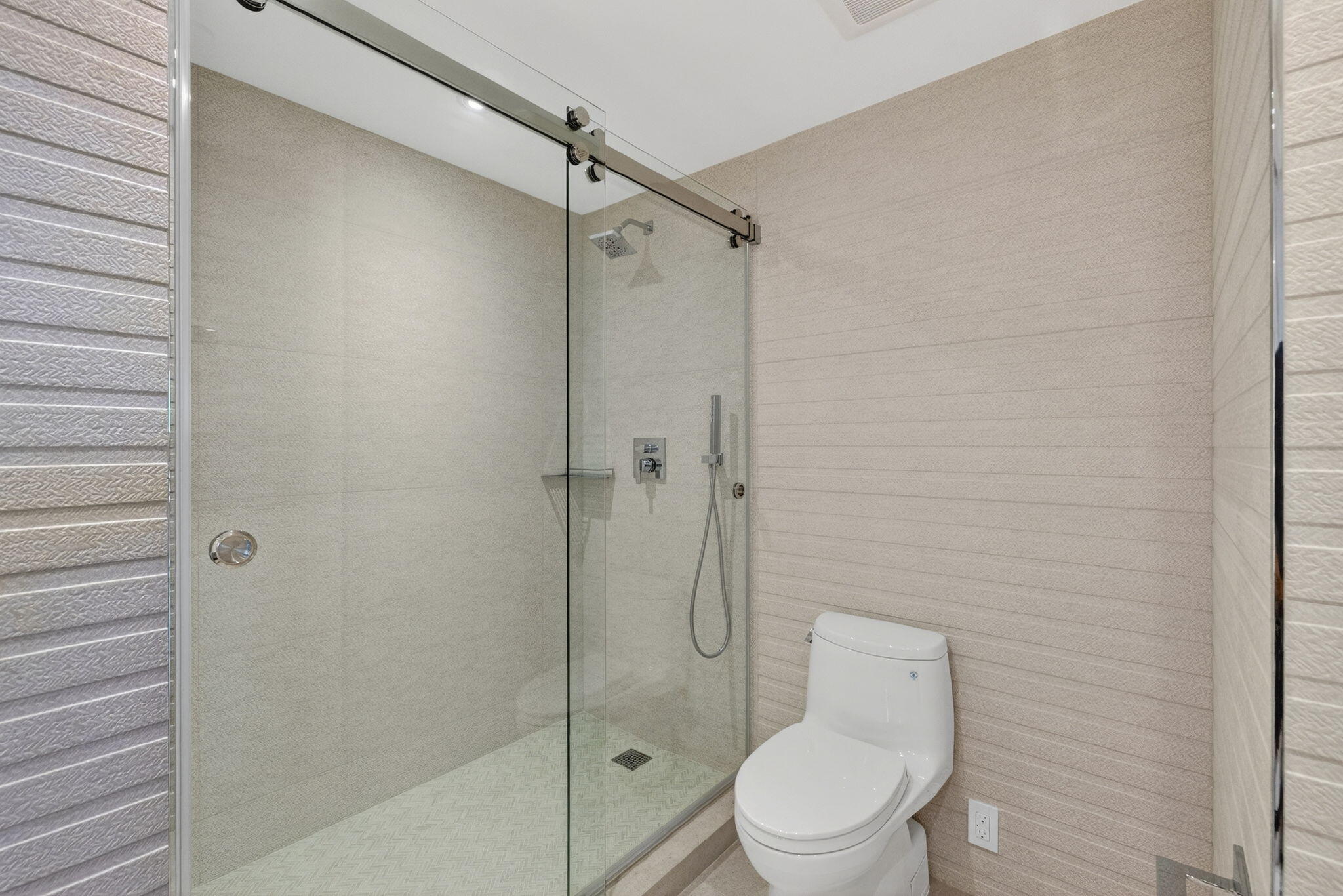 1500 South Ocean Boulevard, Unit 1602 Boca Raton, FL 33432 - Photo 44 of 88 Guest Bath 2
