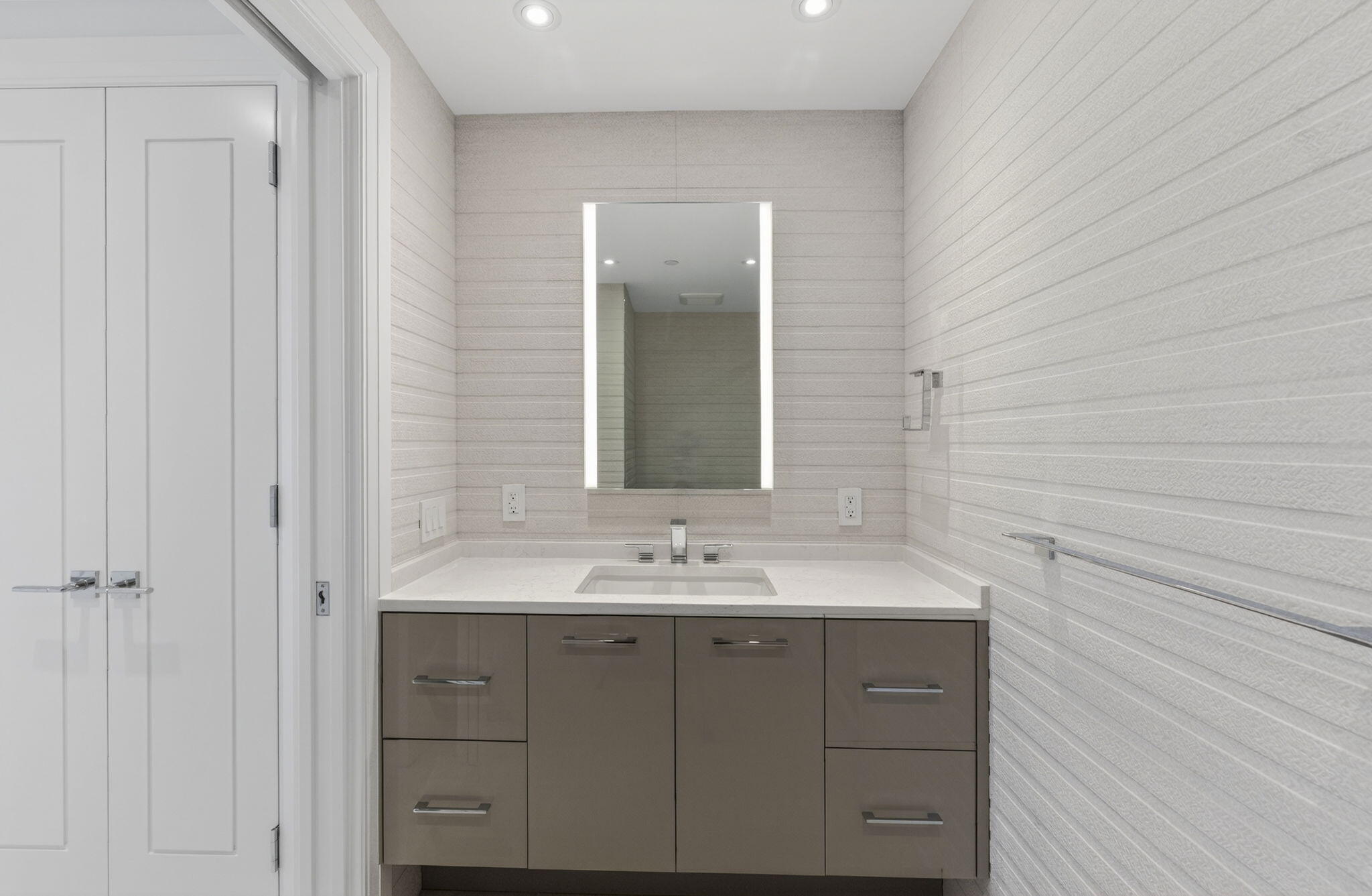 1500 South Ocean Boulevard, Unit 1602 Boca Raton, FL 33432 - Photo 45 of 88 Guest Bath 2