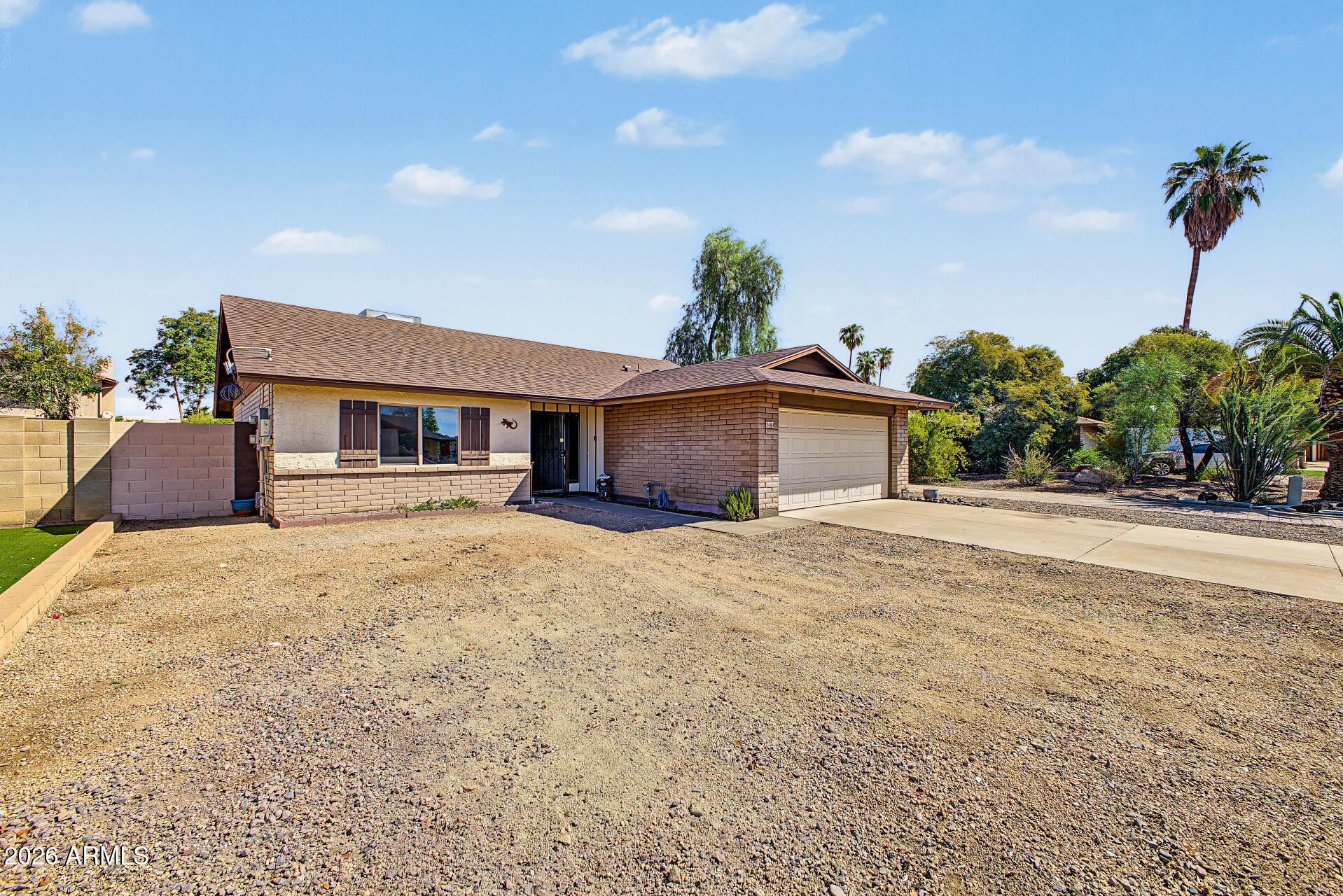 3040 West Phelps Road Phoenix, AZ 85053 - Photo 2 of 22 02 - Phelps