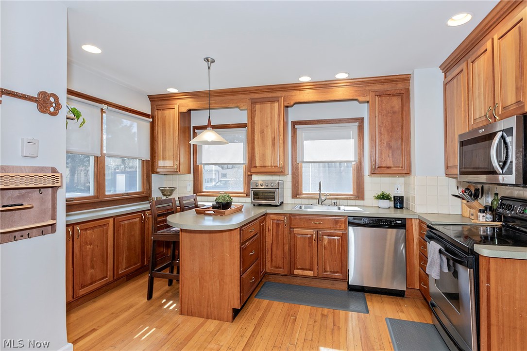 923 Cambridge Road Cleveland Heights, OH 44121 - Photo 11 of 42 Gallery Image 11