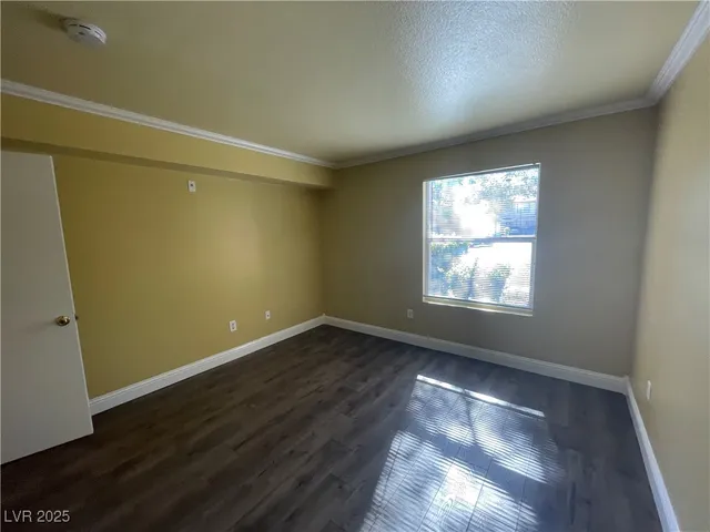 $1,075 | 1150 North Buffalo Drive, Unit 1041, Las Vegas, NV 89128