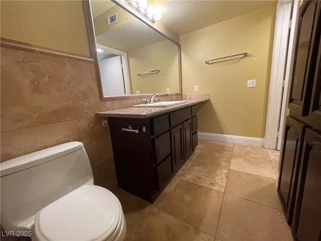 $1,075 | 1150 North Buffalo Drive, Unit 1041, Las Vegas, NV 89128