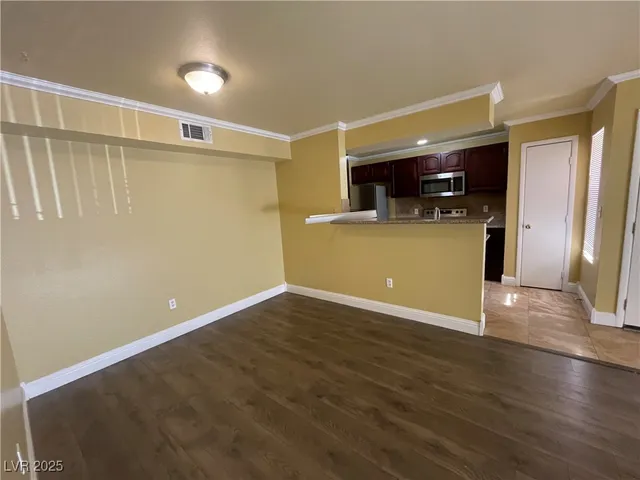 $1,075 | 1150 North Buffalo Drive, Unit 1041, Las Vegas, NV 89128
