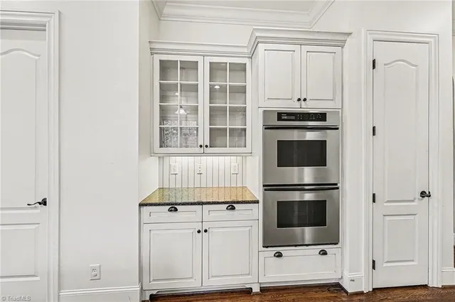 $815,000 | 5902 Snow Hill Drive, Summerfield, NC 27358