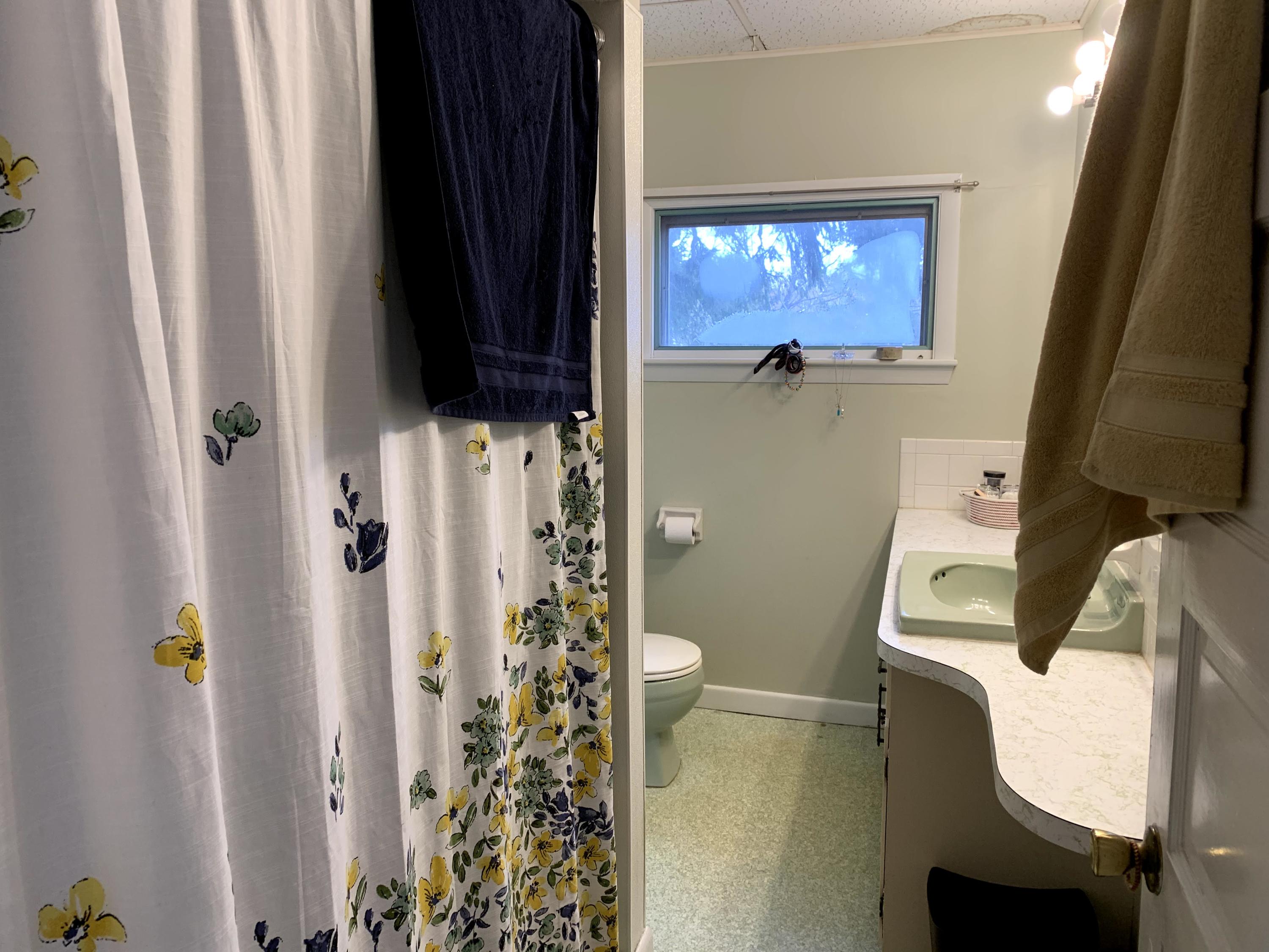 566 Main Street Springvale, ME 04083 - Photo 17 of 27 Unit C-Full Bathroom