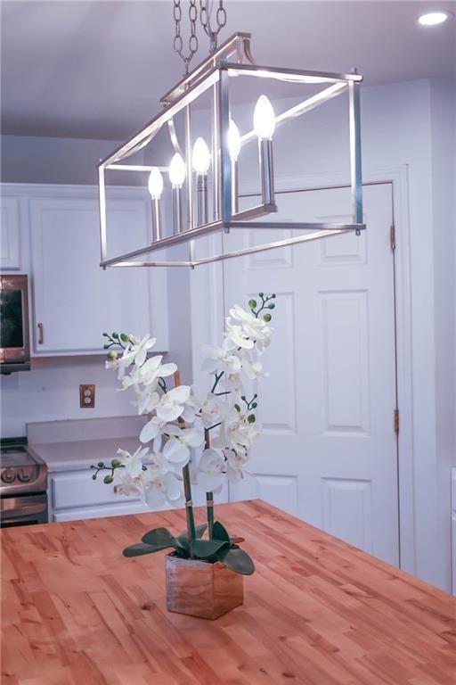 5964 Springfair Run Lithonia, GA 30038 - Photo 11 of 40 a view of cabinets